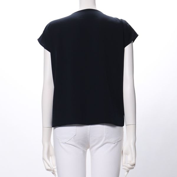 裾タック飾りボタンブラウス