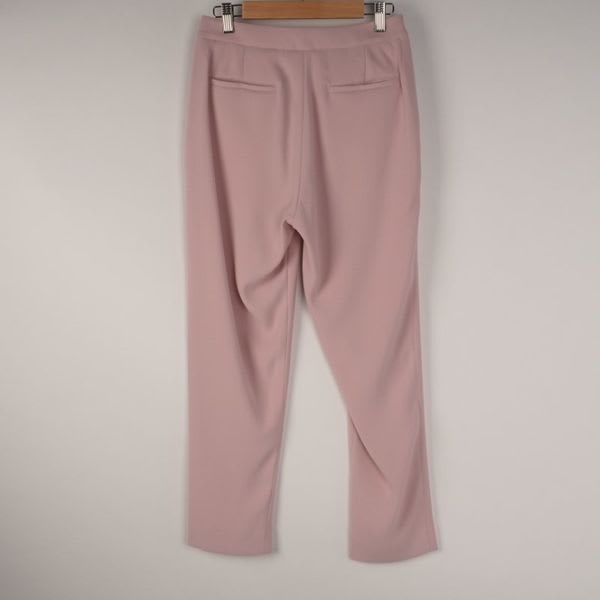 タック入りテーパードパンツ