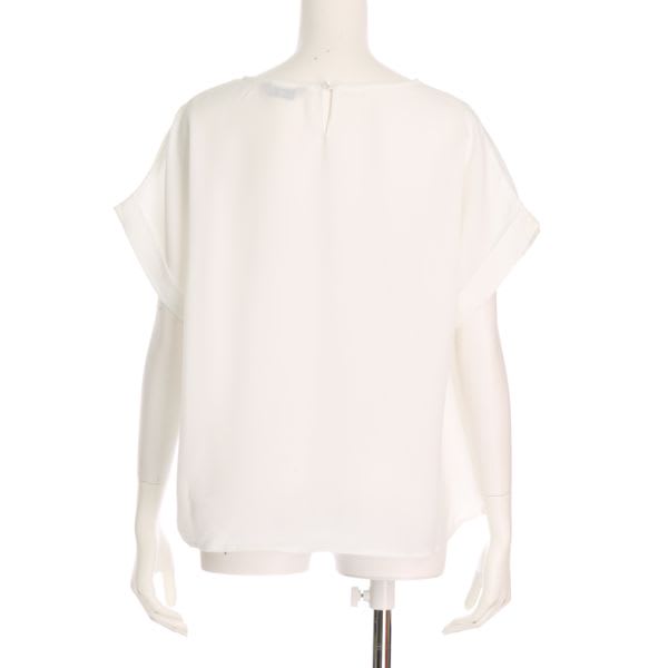 袖折り返しデザインVネックブラウス