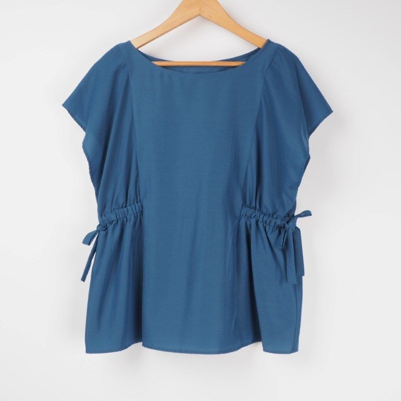 サイドウエスト絞りデザインブラウス