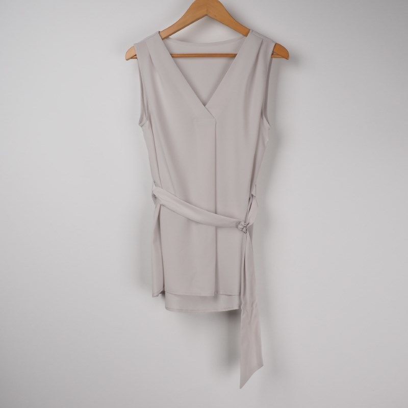 ウエストDカンベルトノースリーブブラウス