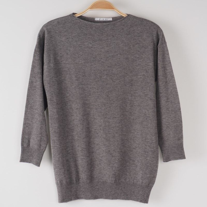 切りっぱなしデザインニット