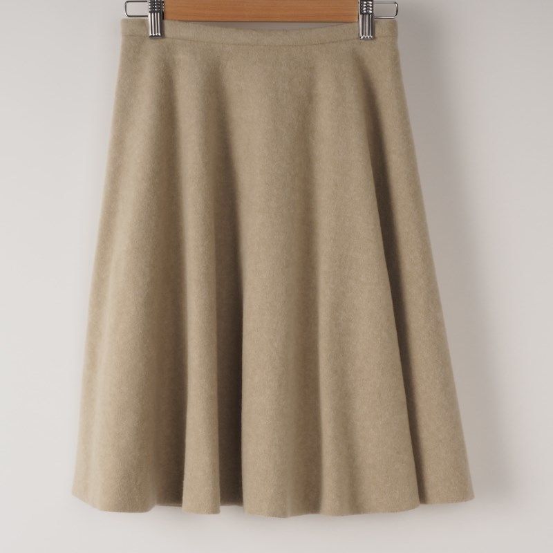 上品な揺れ感フレアスカート