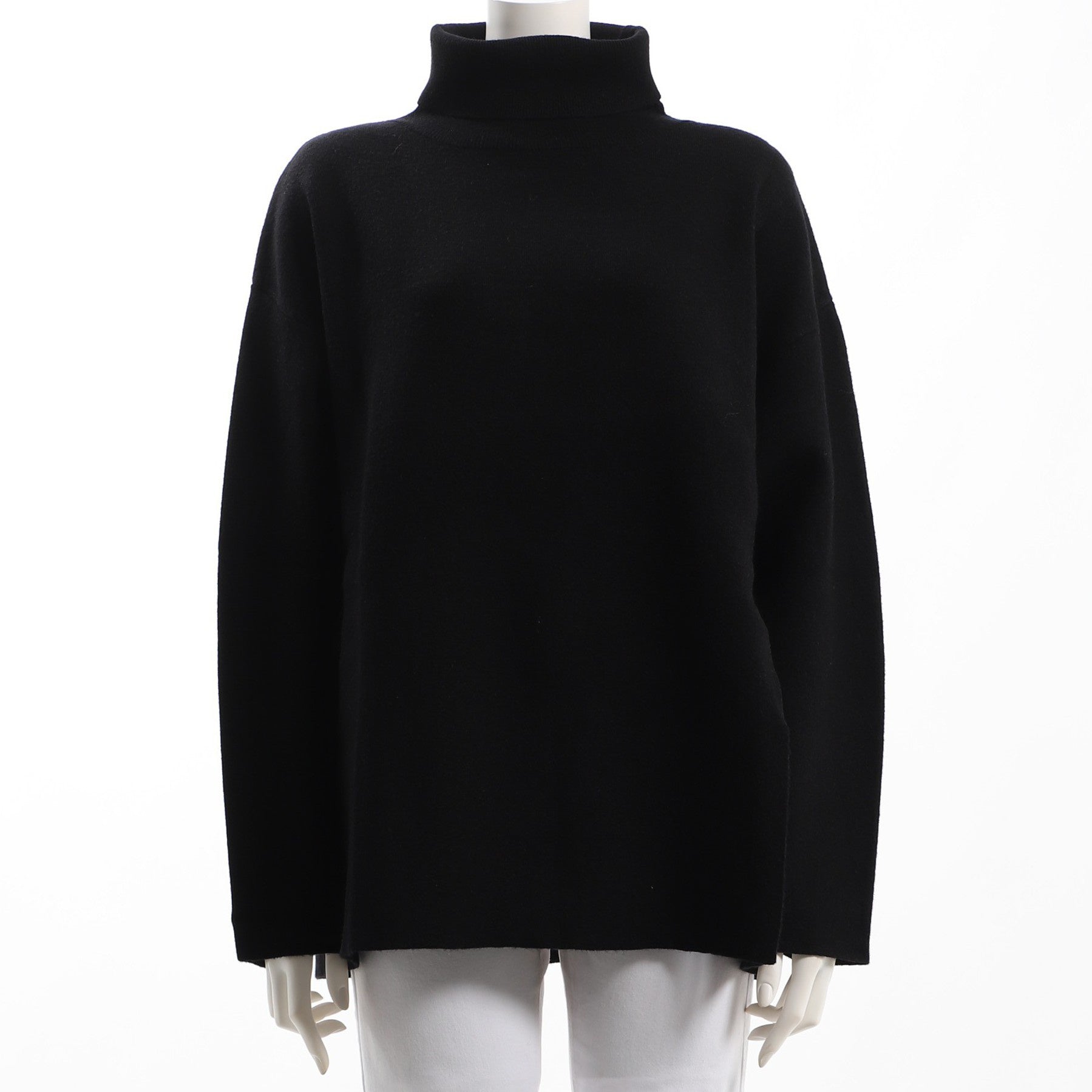 サイドスリットタートルネックニット