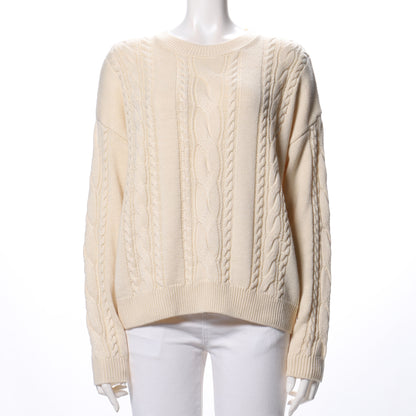 ケーブル編みクルーネックニット