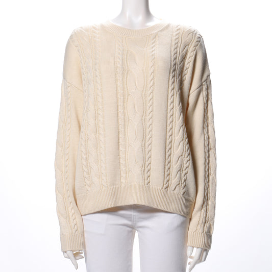 ケーブル編みクルーネックニット