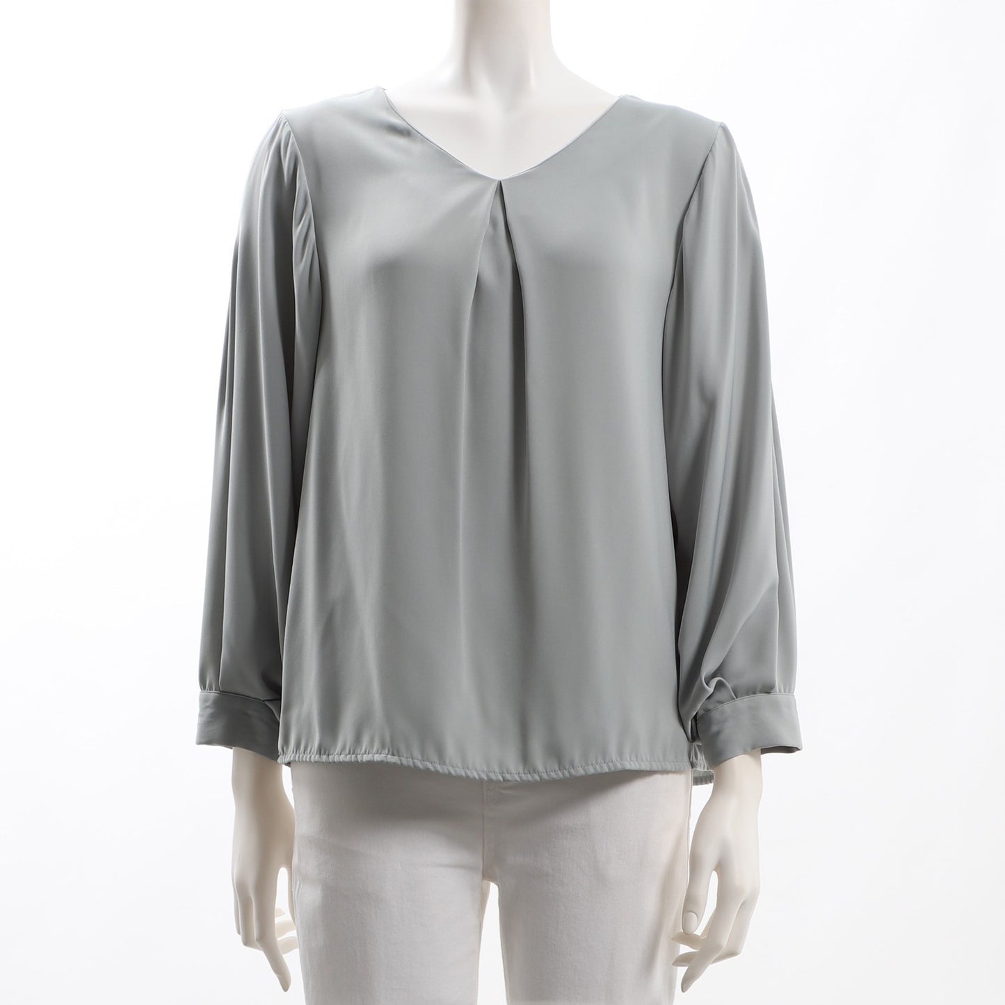 タック付きブラウス