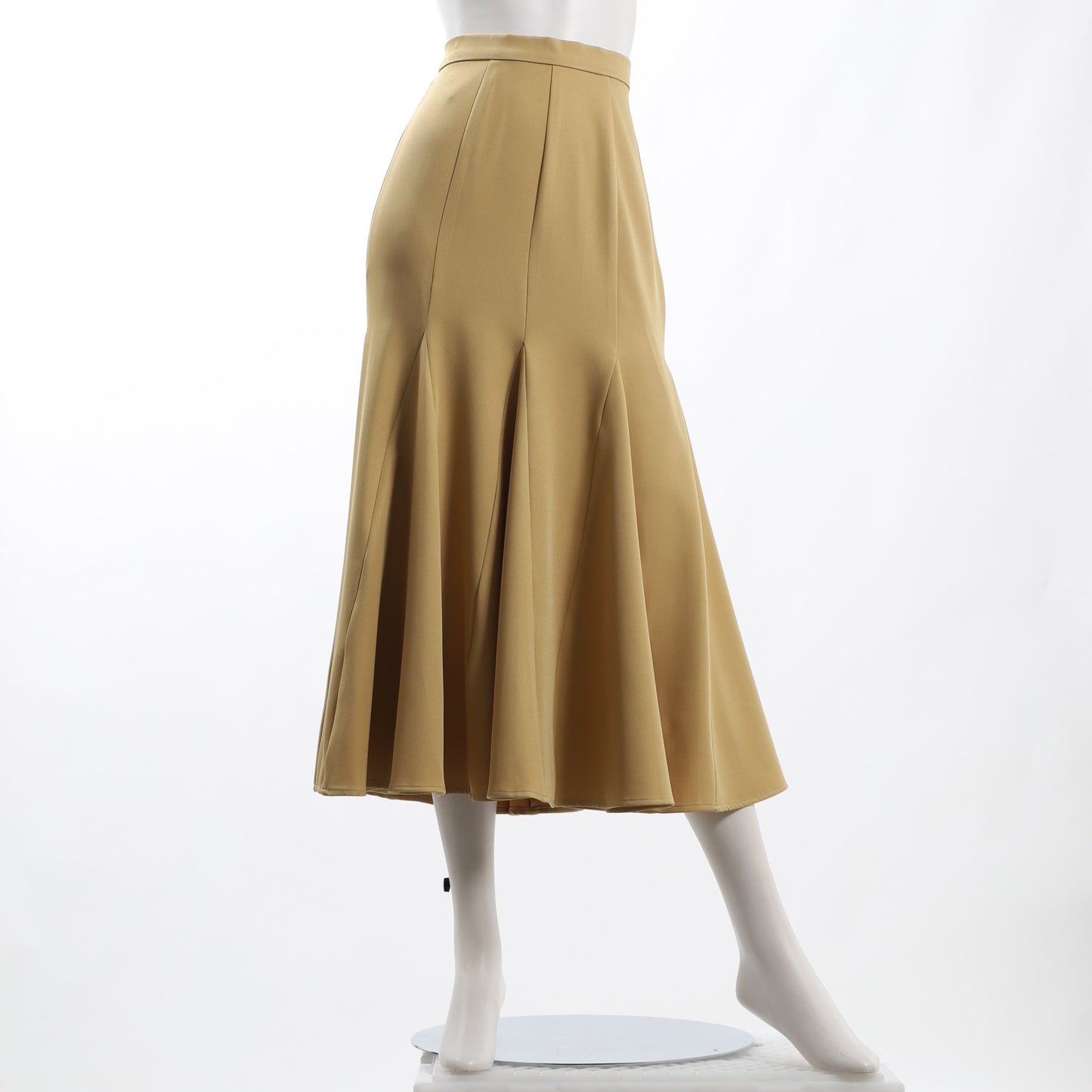 女性らしいシルエットのマーメイドスカート