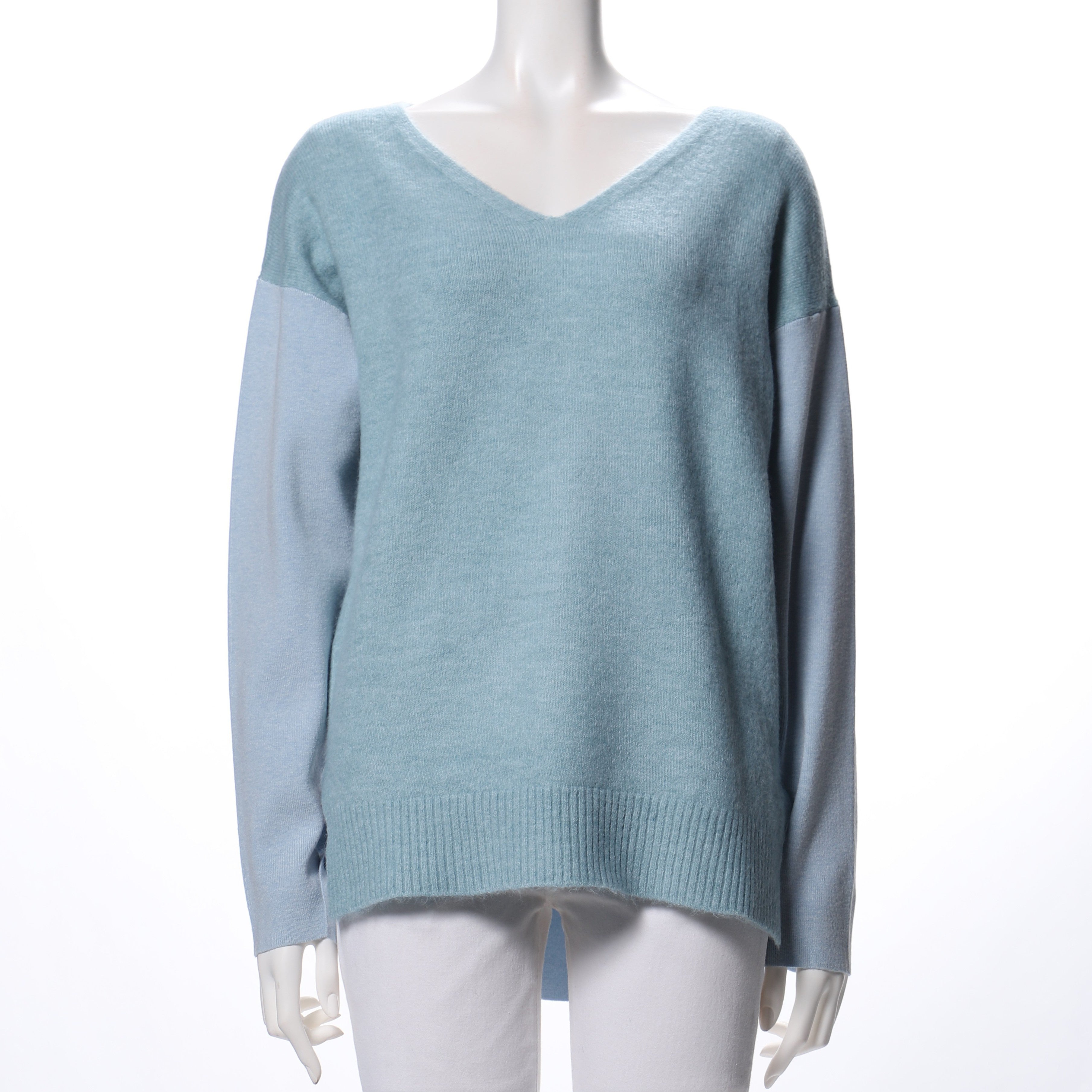 サイドスリットVネックニット