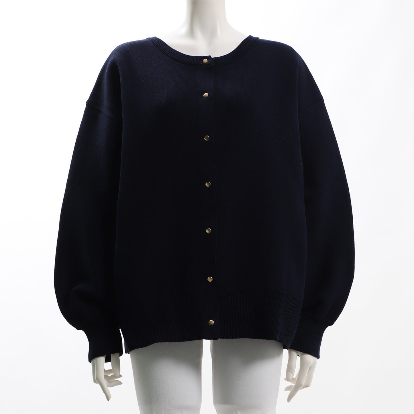 ドロップショルダーのニットカーディガン