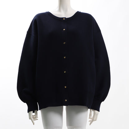 ドロップショルダーのニットカーディガン