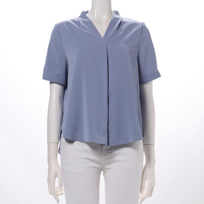 Vラインタックブラウス