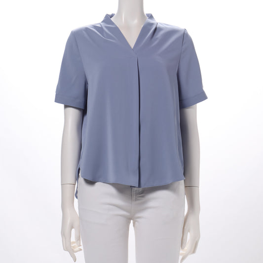 Vラインタックブラウス