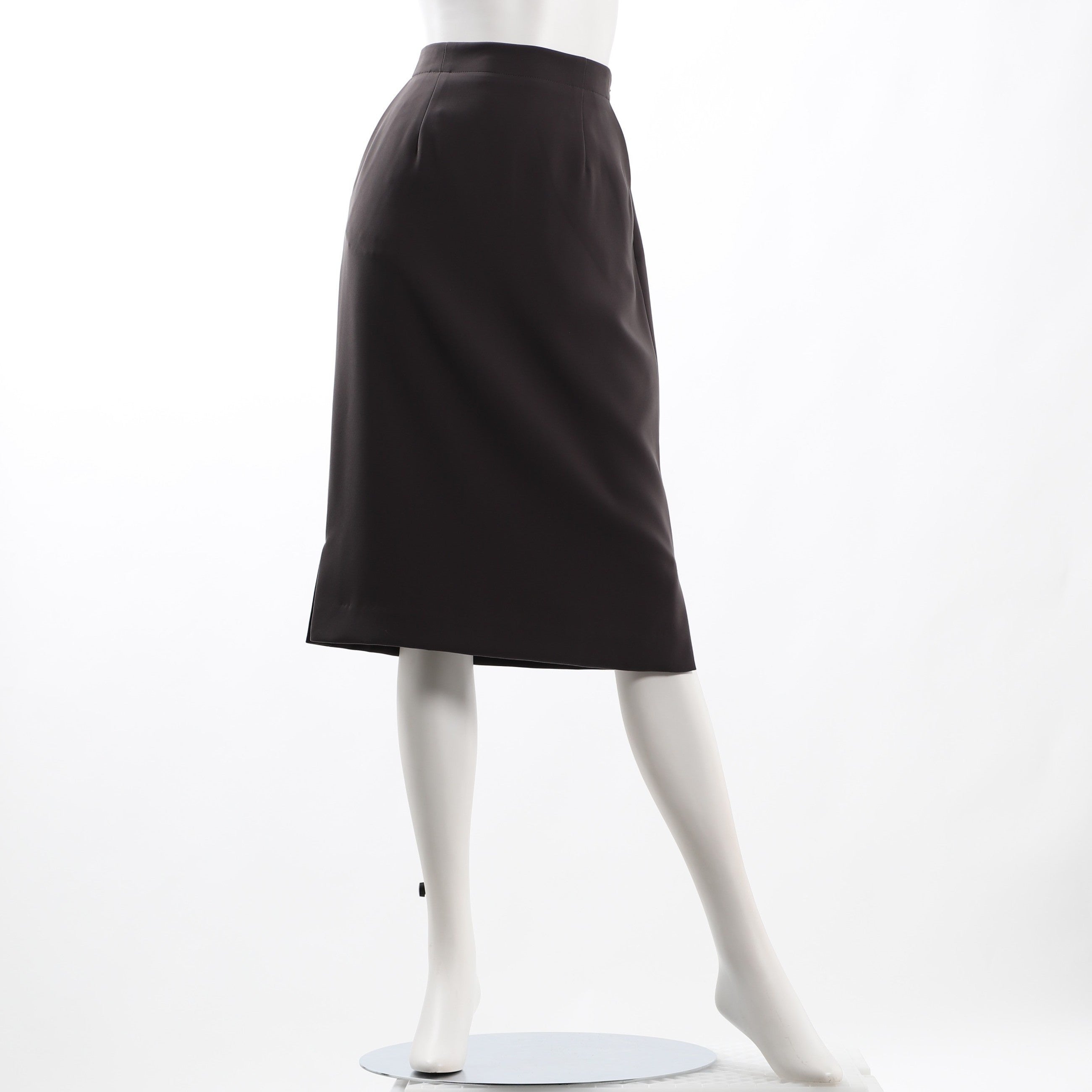 サテン地タイトスカート