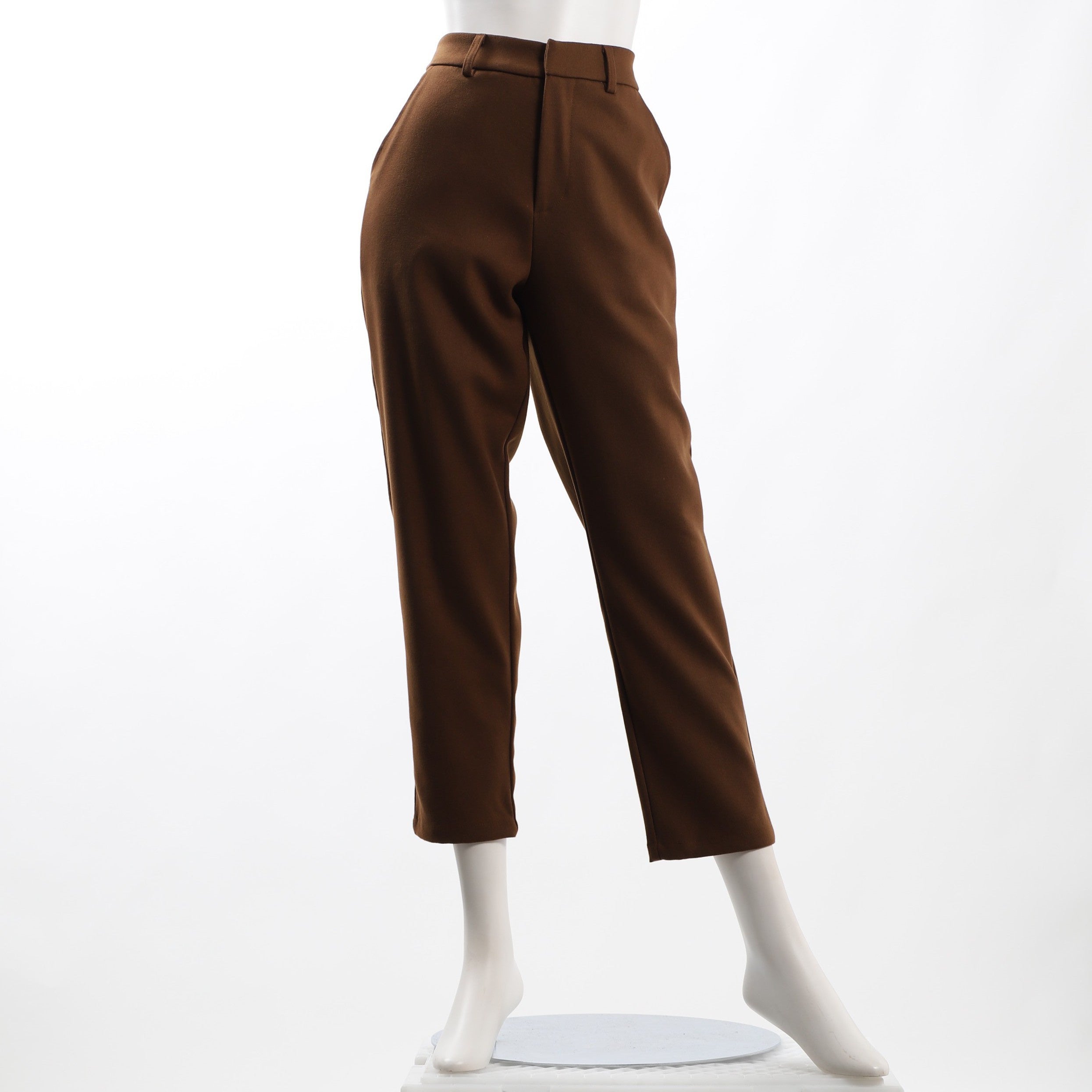 シンプルデザインテーパードパンツ