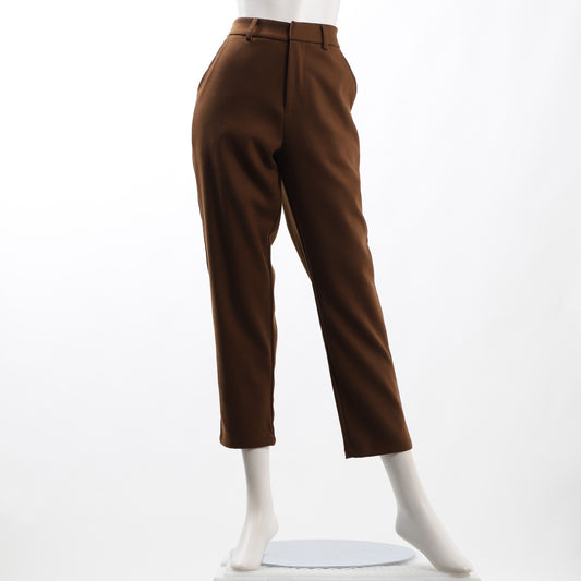 シンプルデザインテーパードパンツ