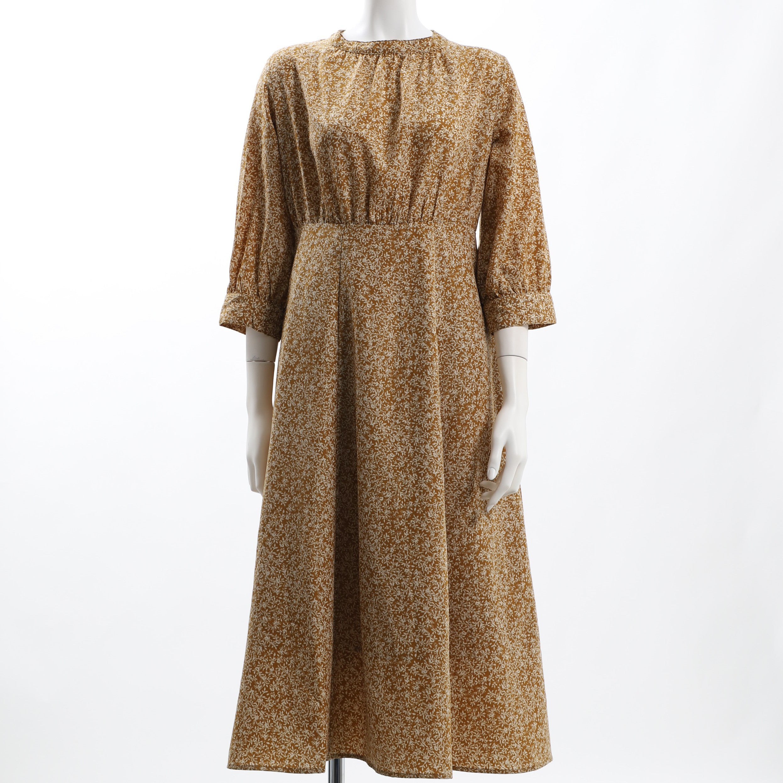 ギャザードネック小花柄ワンピース