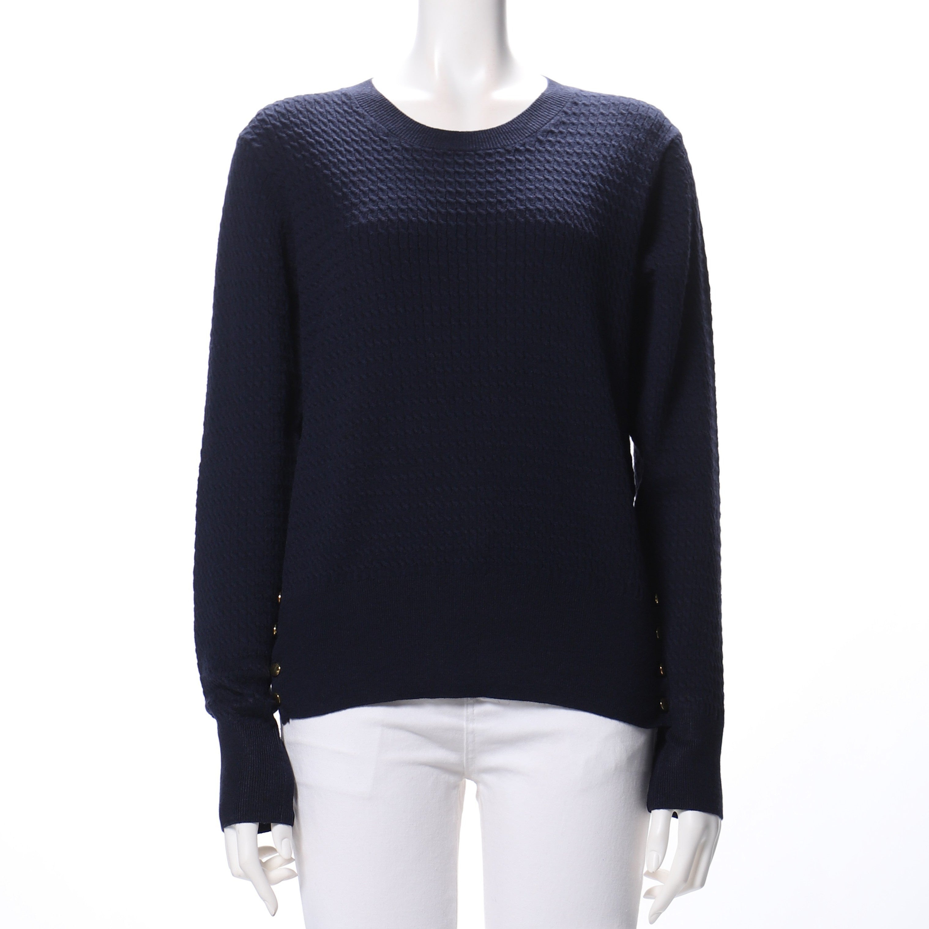 ゴールドボタン付きクルーネックニット