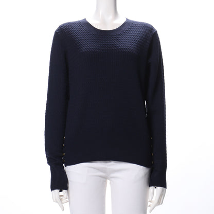 ゴールドボタン付きクルーネックニット