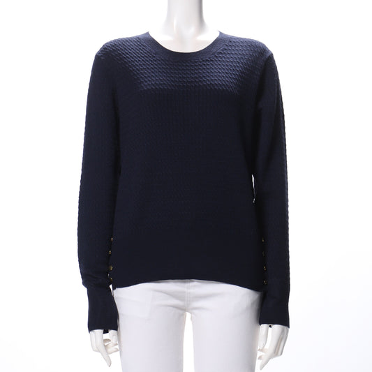 ゴールドボタン付きクルーネックニット