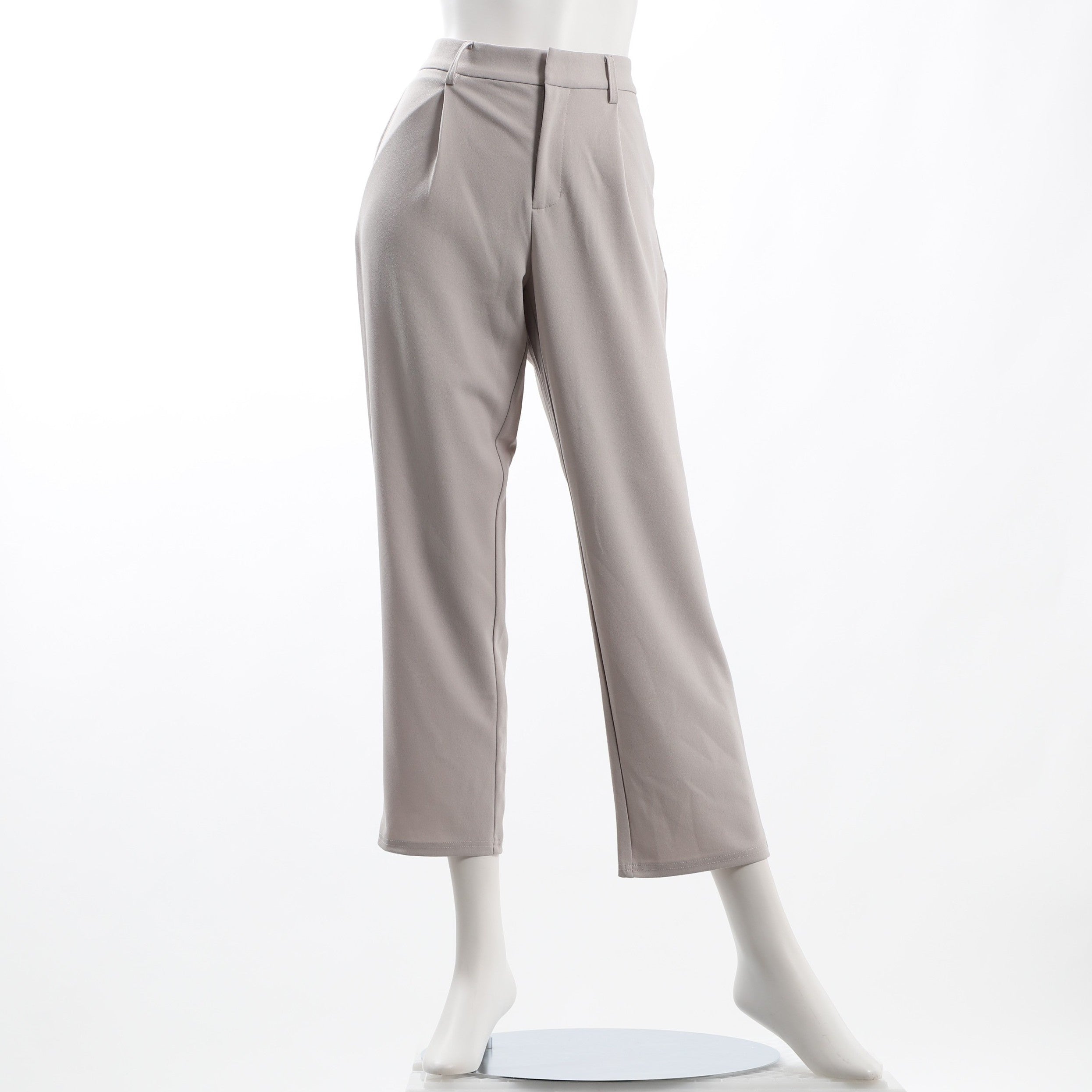 シンプルデザインテーパードパンツ