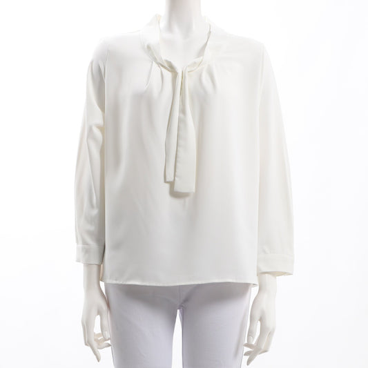 ボウタイ風デザインブラウス