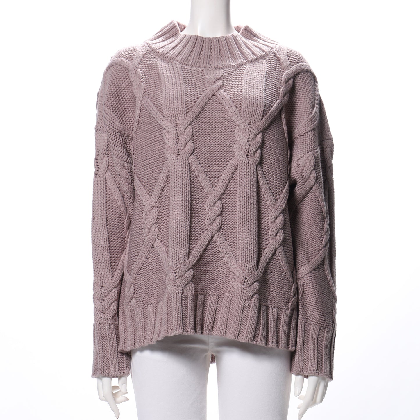 ケーブル編みゆったりニット