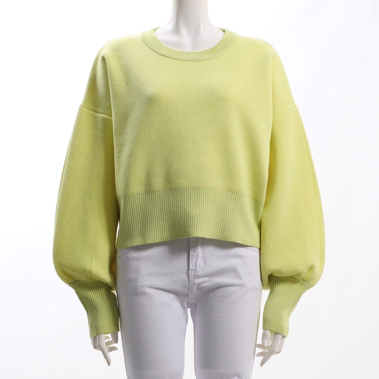 ショート丈クルーネックニット