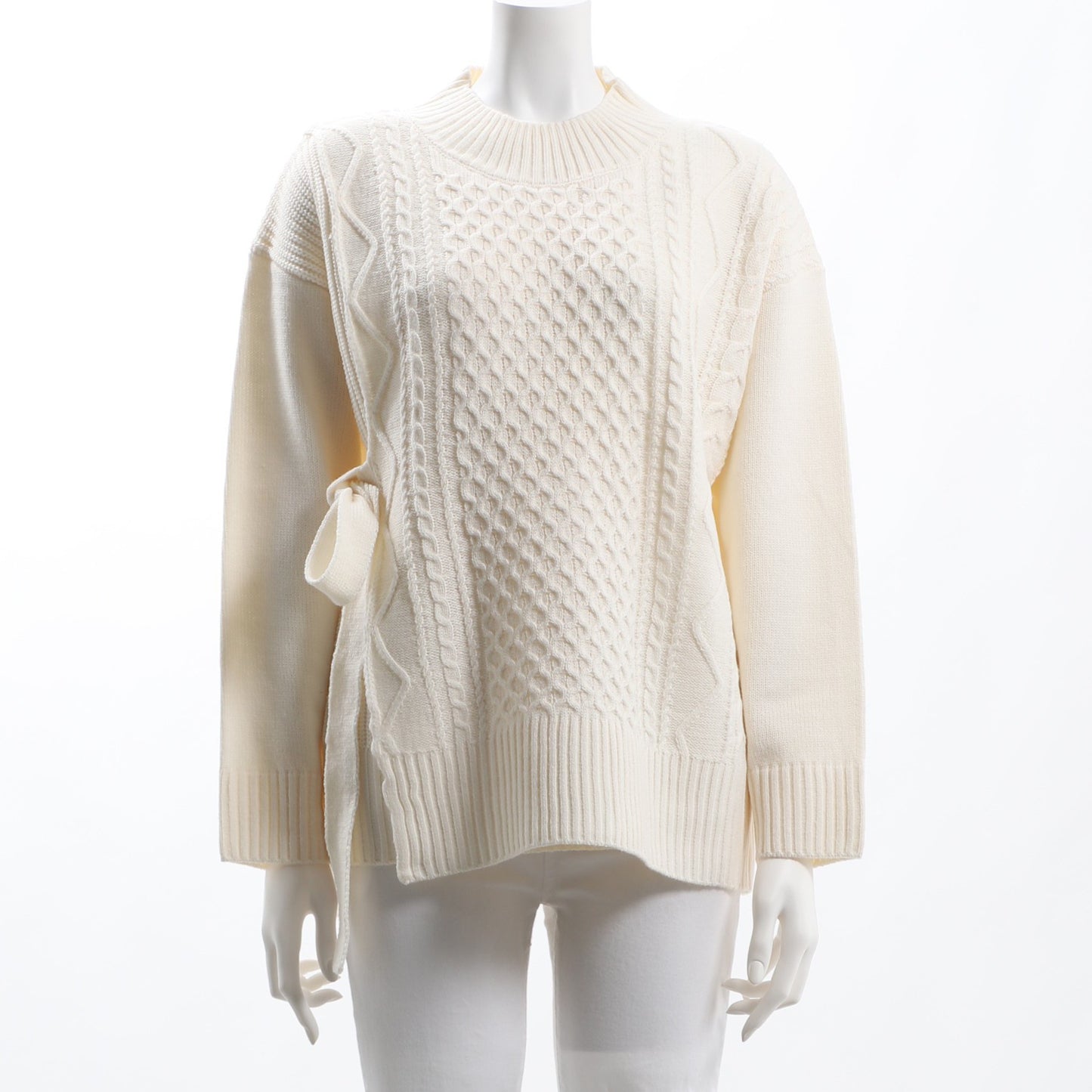 ラップ風ケーブル編みニット