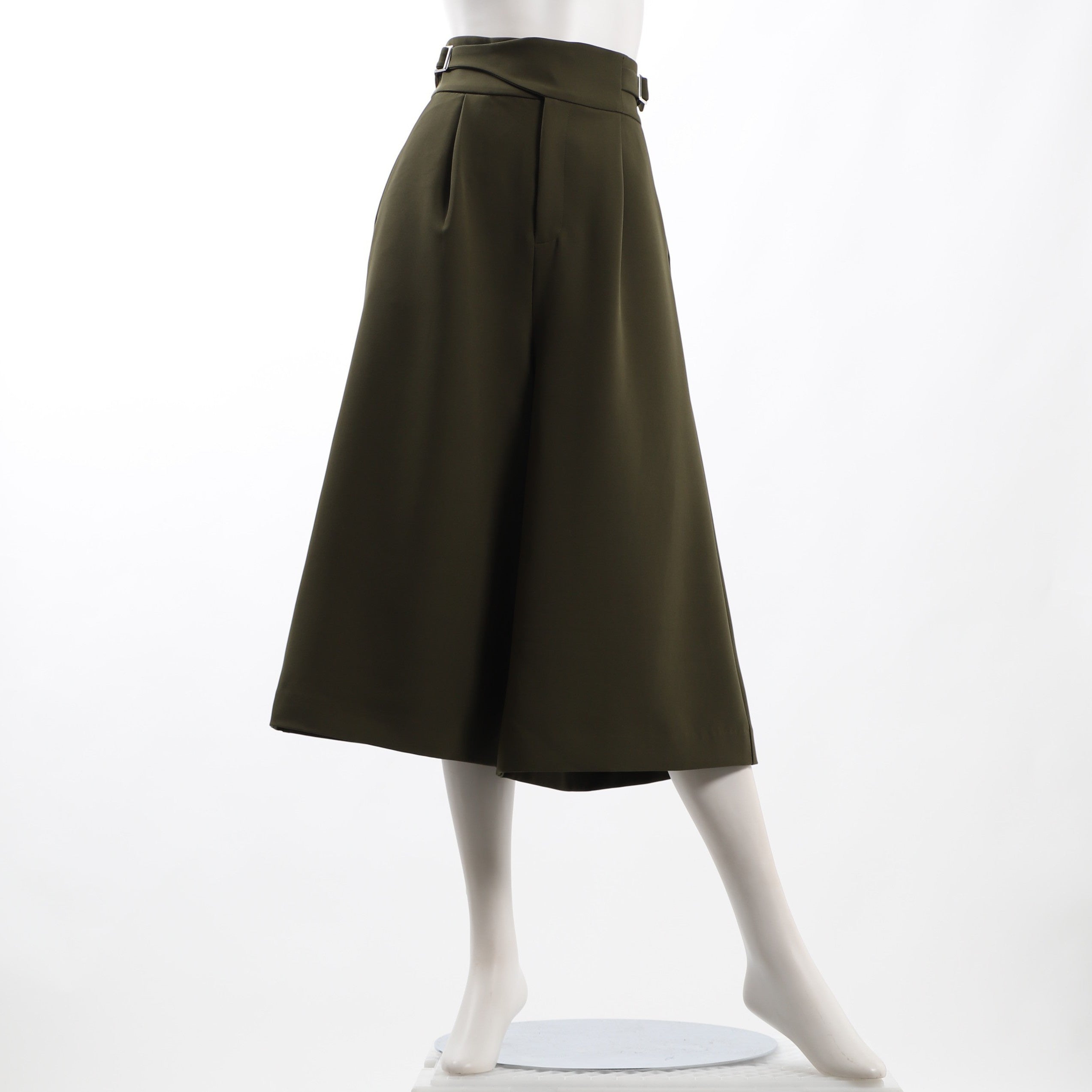 バックルデザインタック入りガウチョパンツ