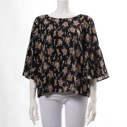 お袖デザインバックボタン花柄ブラウス