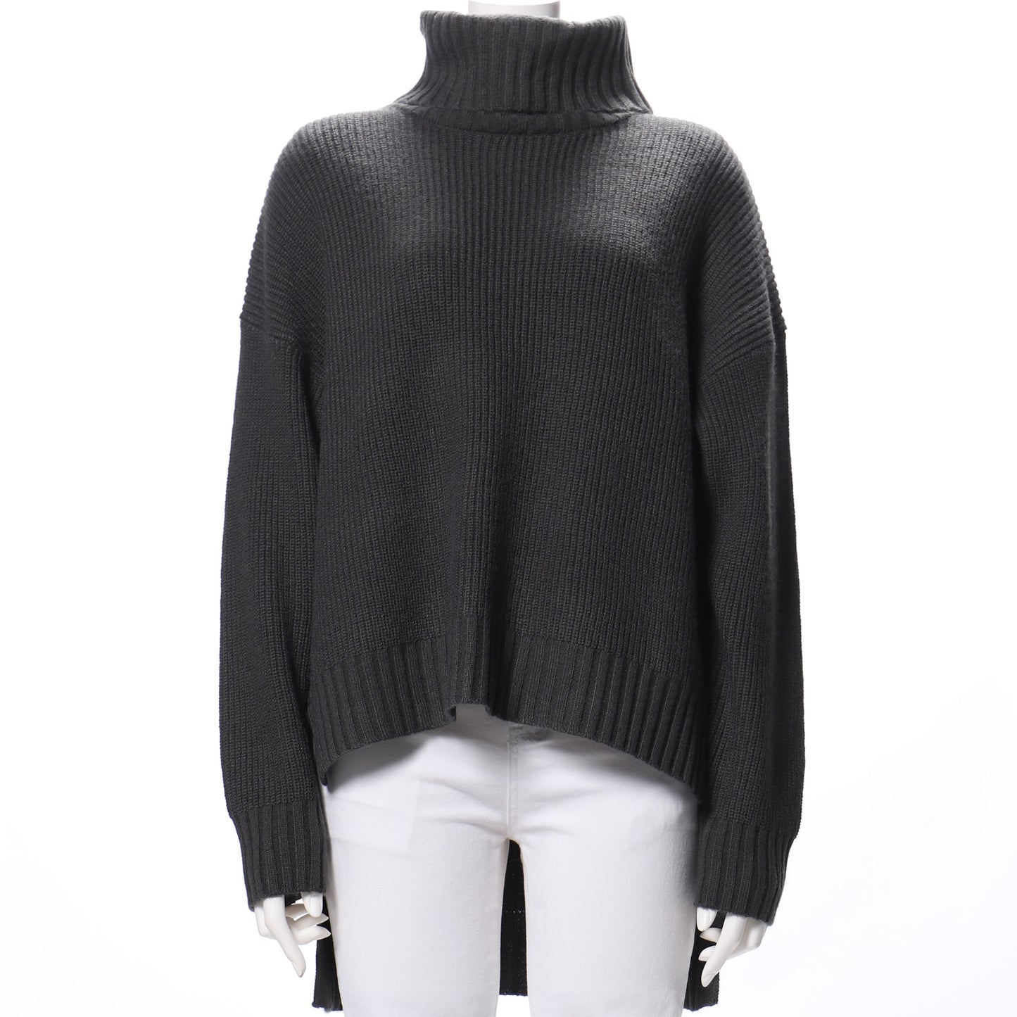 バックテールタートルネックニット