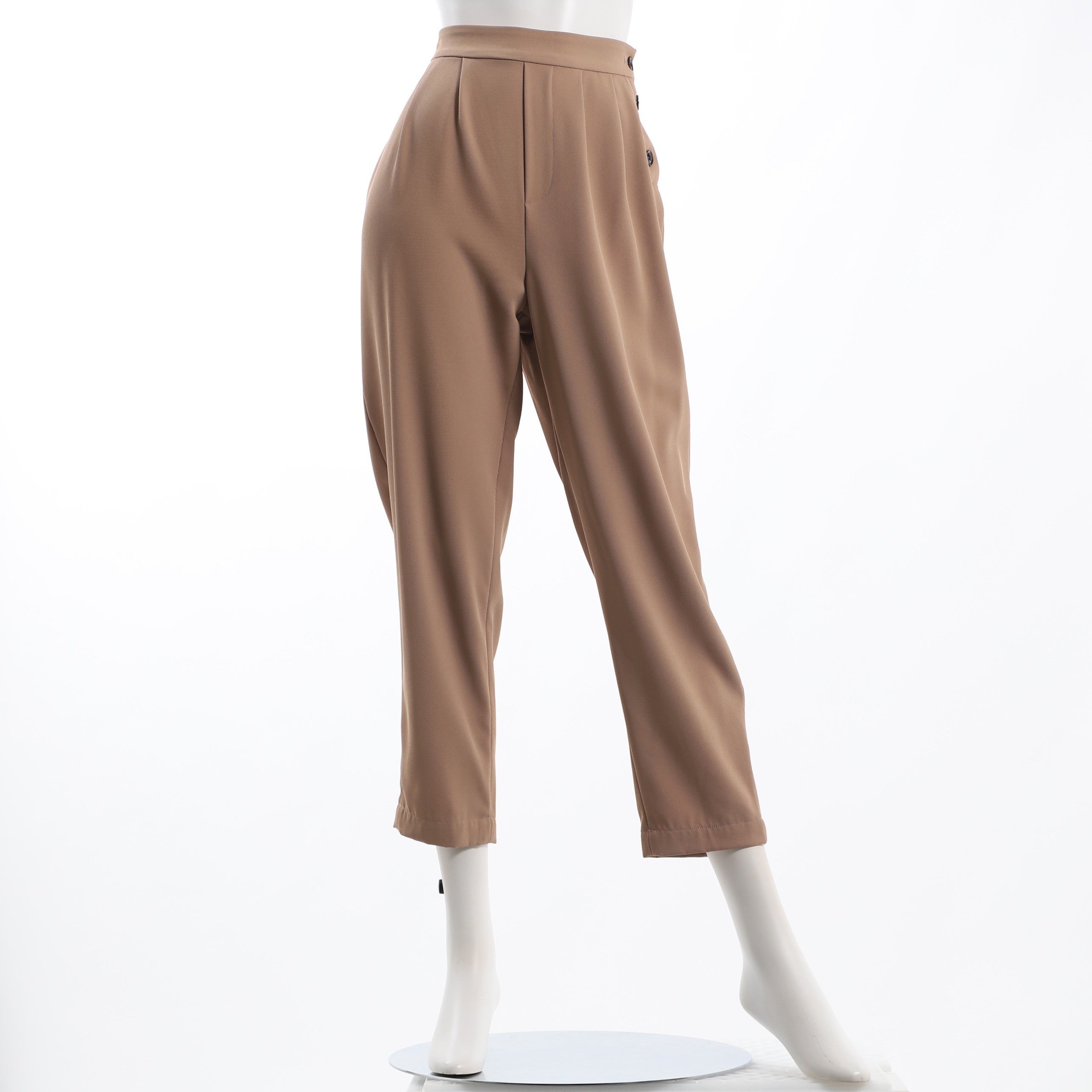サイドボタンタック入りテーパードパンツ