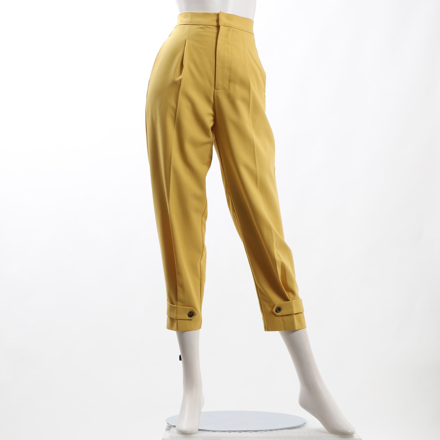 タック入りテーパードパンツ