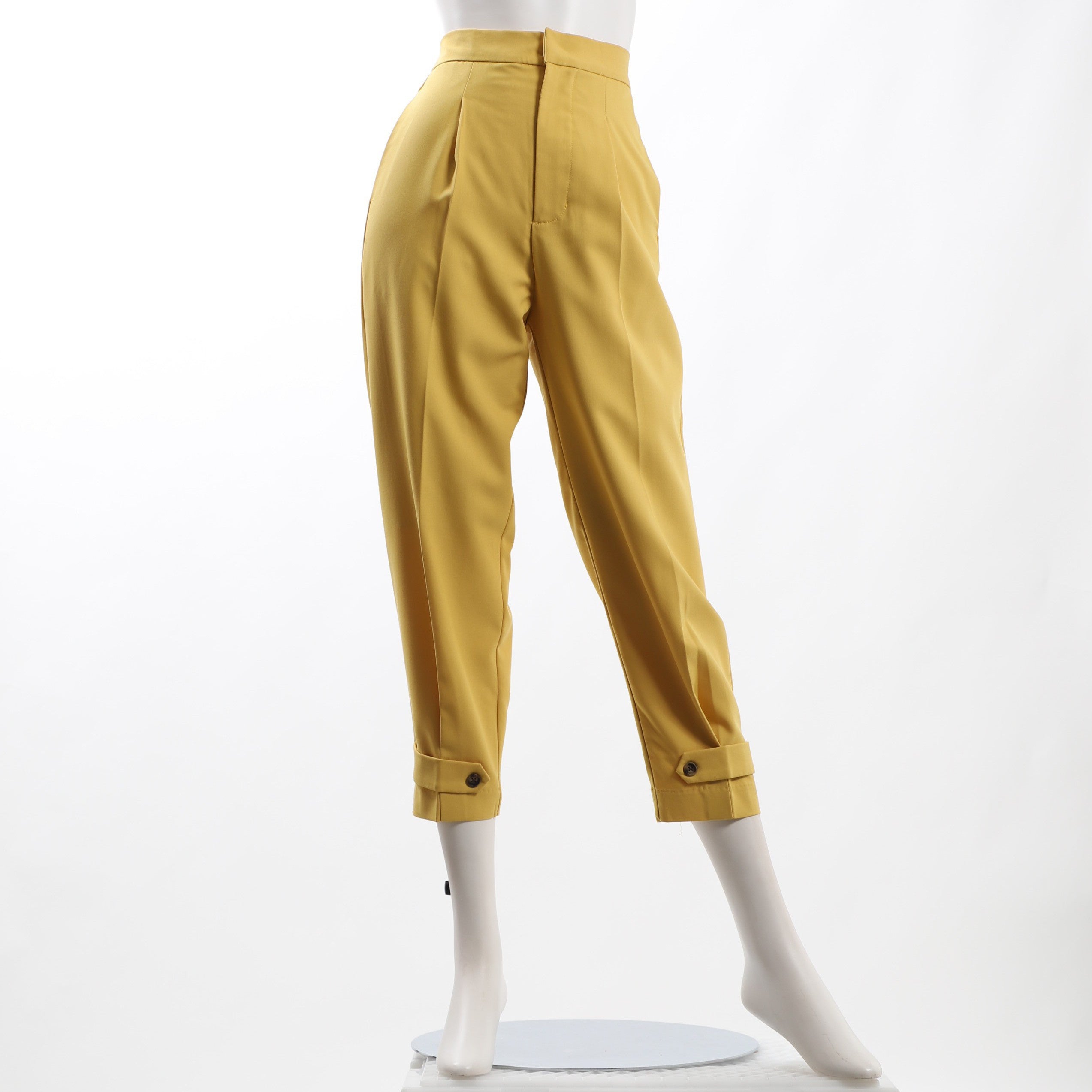 タック入りテーパードパンツ