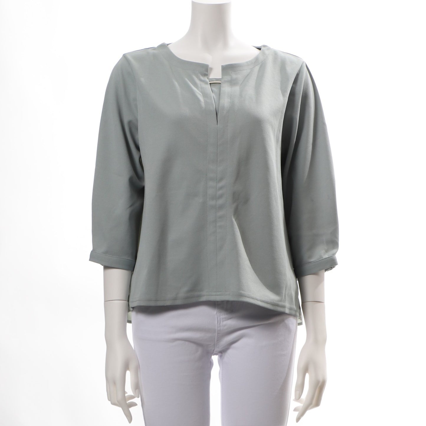 バックデザインメタルパーツカットソー