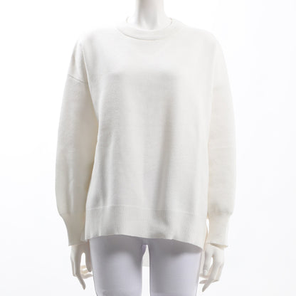 シンプルクルーネックニット