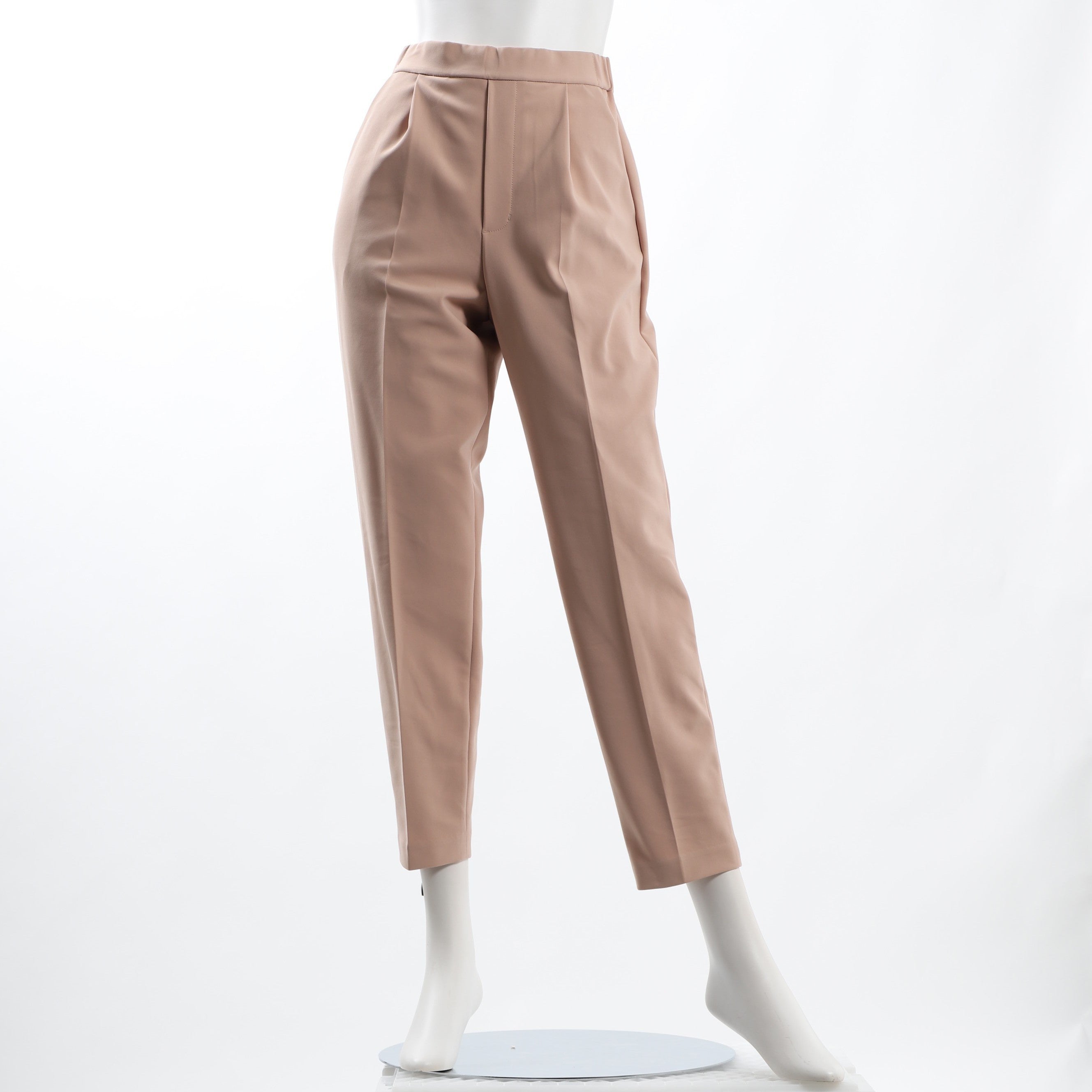 タック入りテーパードパンツ