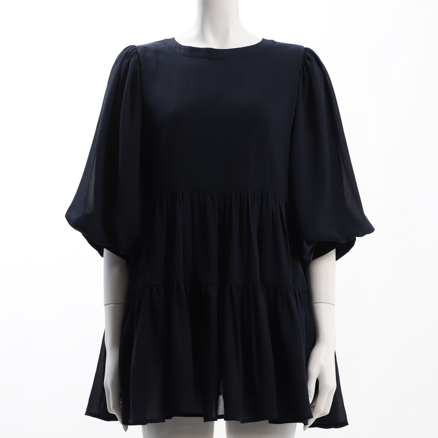 バックボタンティアードブラウス