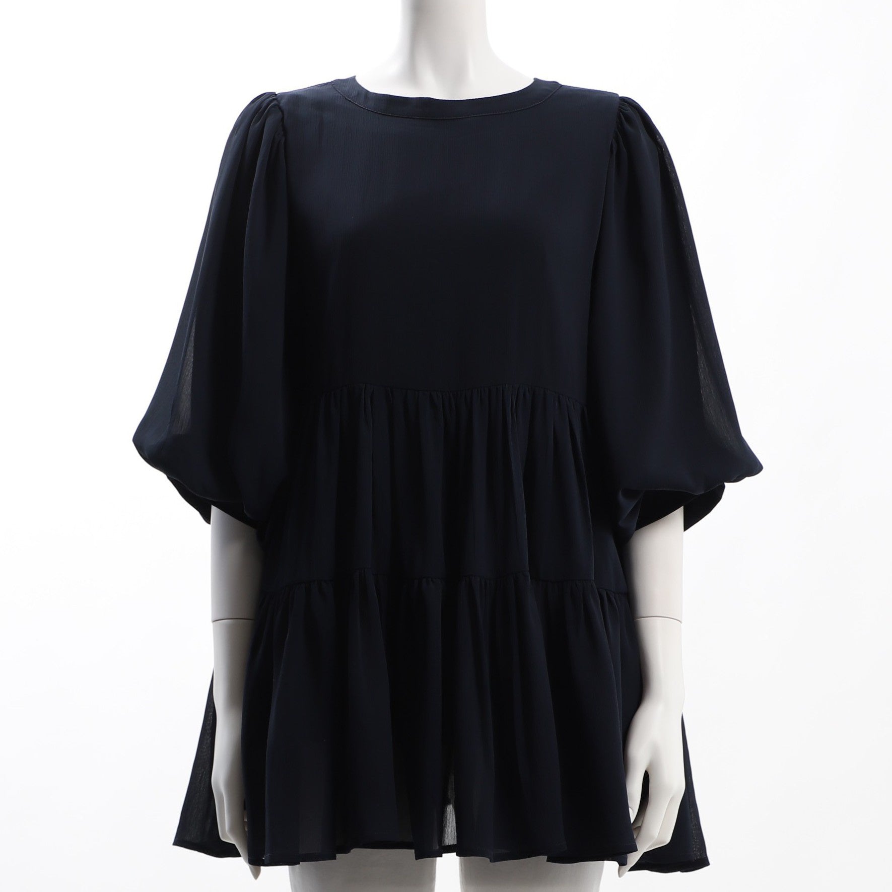 バックボタンティアードブラウス