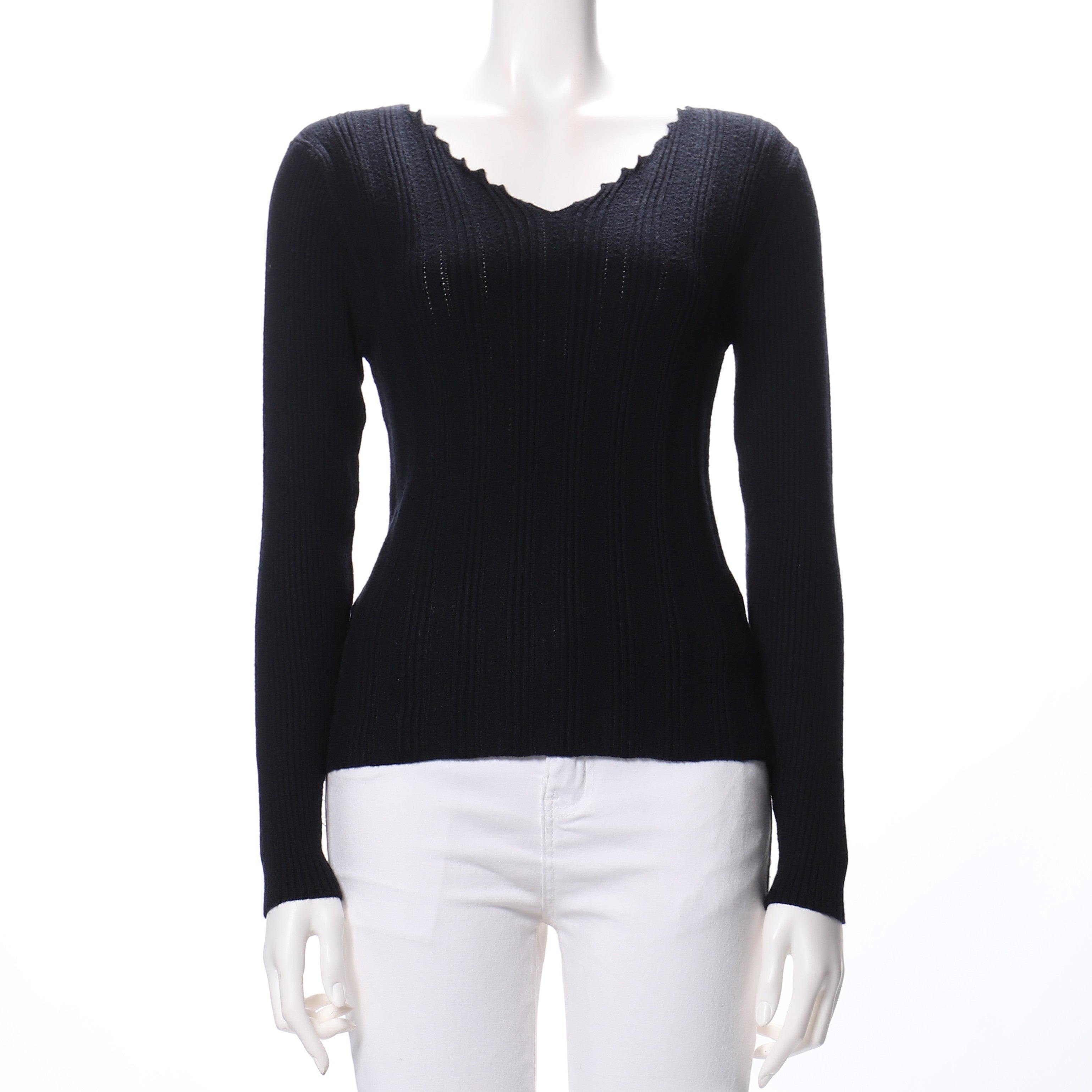 ギザギザネックラインリブニット