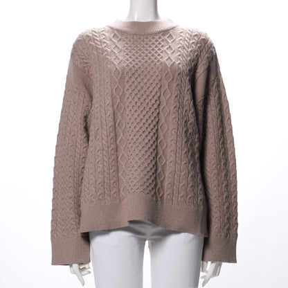 ケーブル編みニット