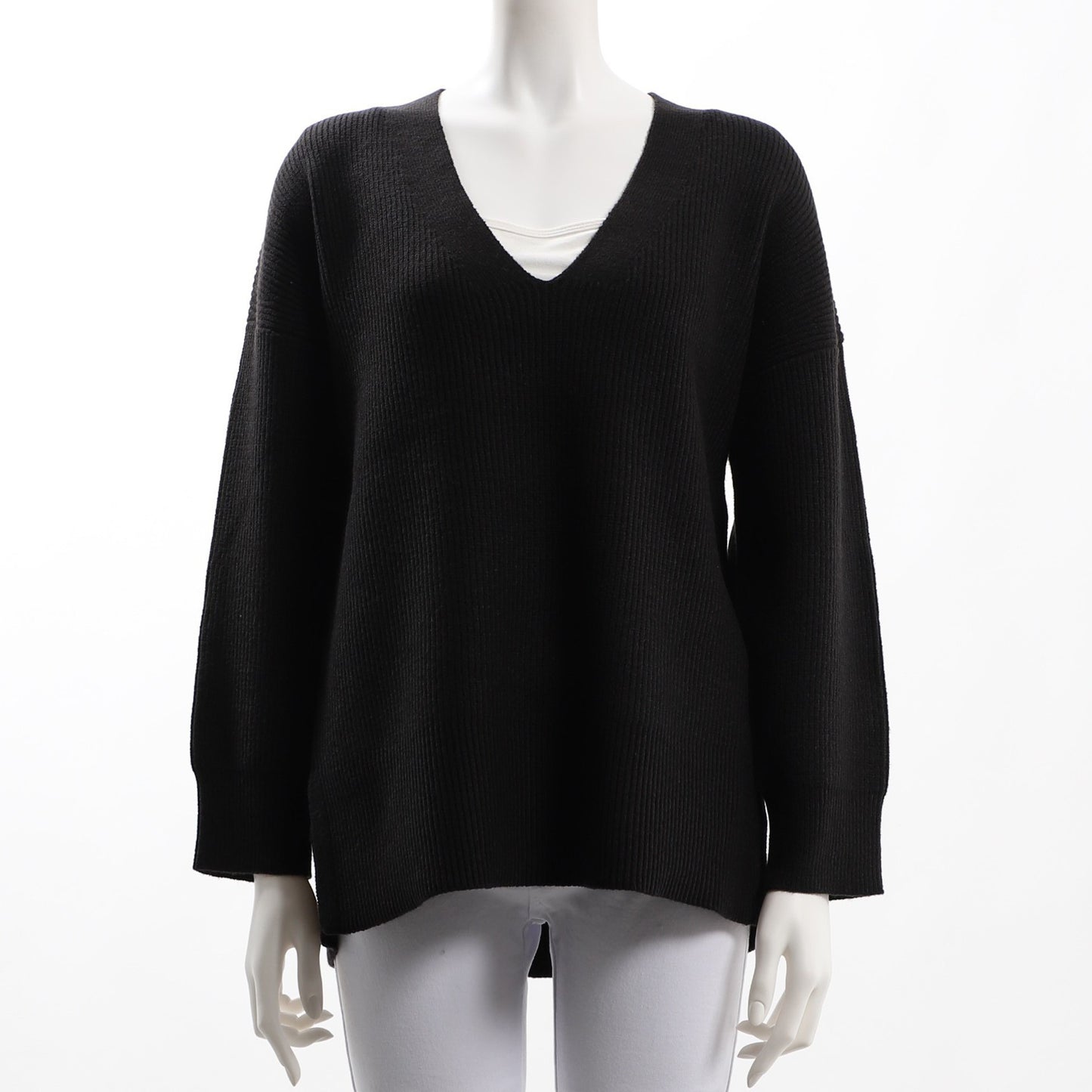 サイドスリット入りVネックニット