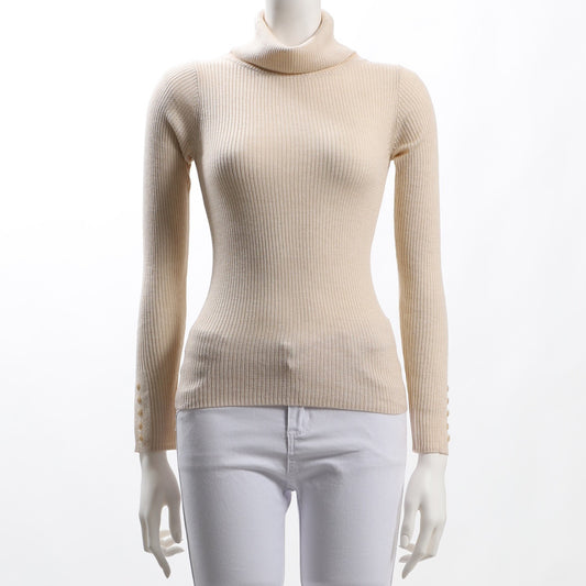 ボタン付きタートルネックリブニット