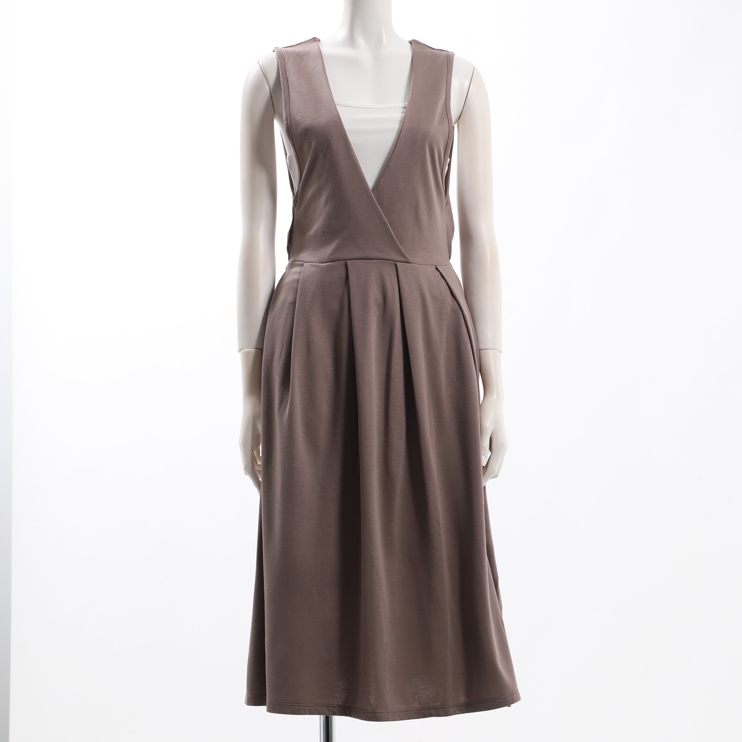 タック入りVネックジャンパースカート