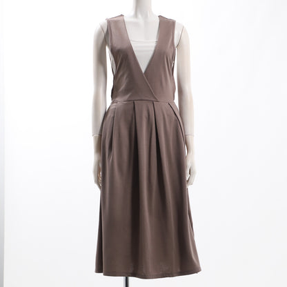 タック入りVネックジャンパースカート