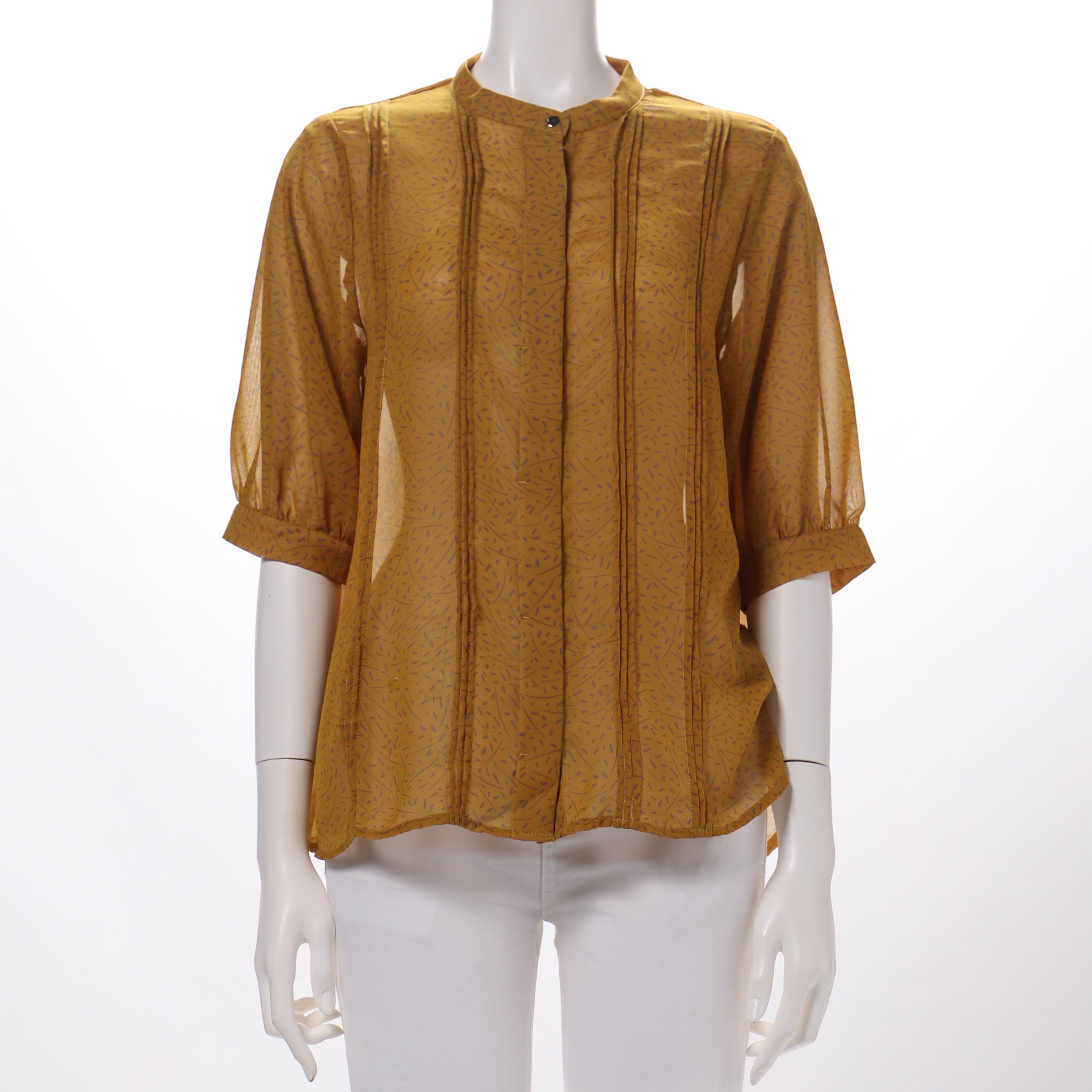 タックデザインシアーバンドカラーブラウス