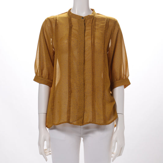 タックデザインシアーバンドカラーブラウス