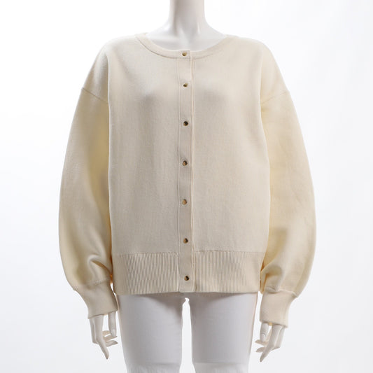 ドロップショルダーのニットカーディガン