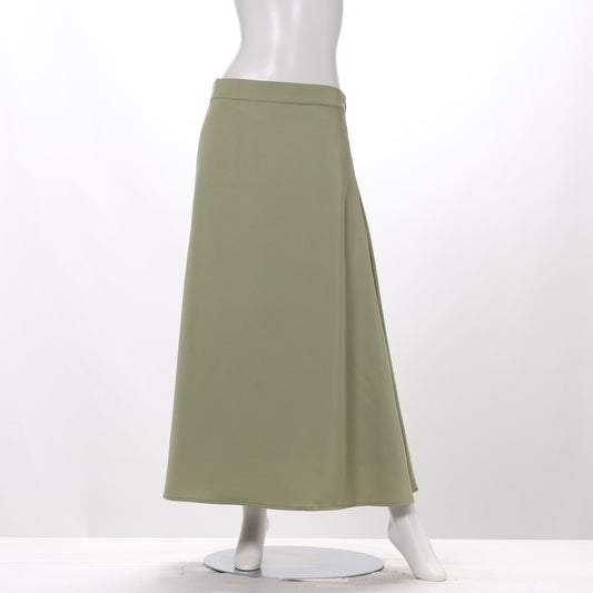 光沢感のあるシンプルデザインフレアスカート